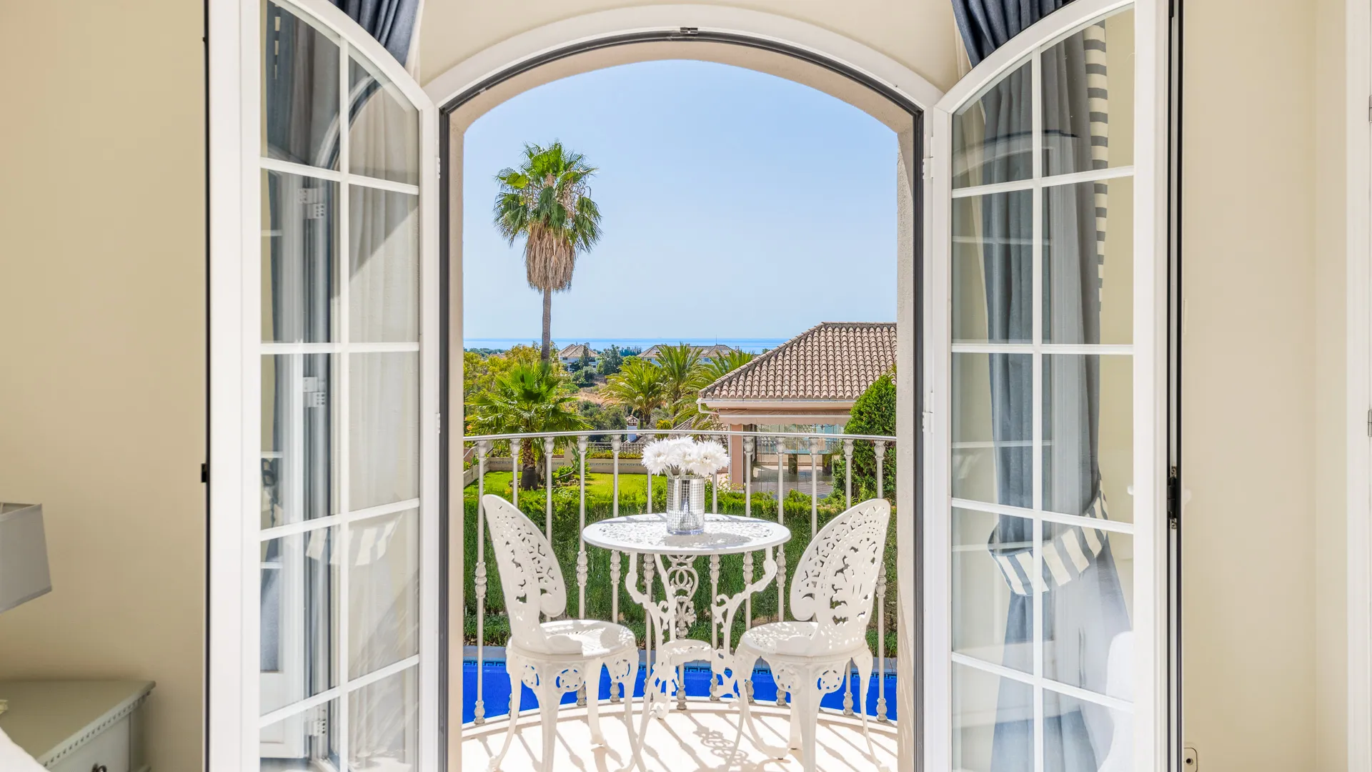 Secure gated urbanisation villa Marbella